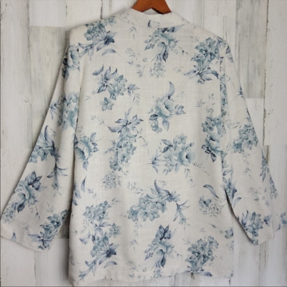 SOLD: Vintage linen blue and white floral blazer - Picture 5 of 6
